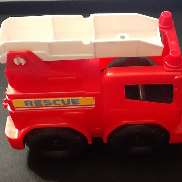 NEW!! Rescue Engine Fire Truck Wheel Action with Latter - Great Pretend Play!! - Picture 3 of 6
